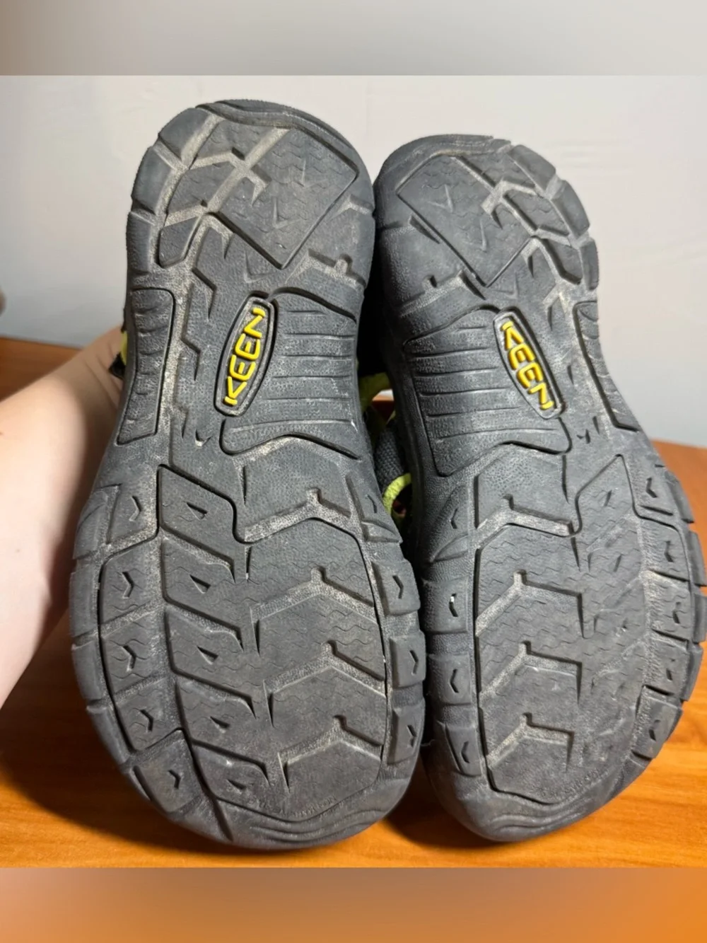 Keen Newport H2 Sandal Water Shoe Hiking Closed Toe Black Green‎ Bungee W5